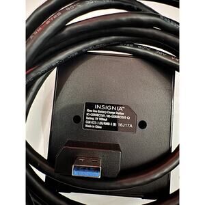 INSIGNIA™ Xbox One Battery Charge Station NS-GXBOBCS101 Batteries not included
